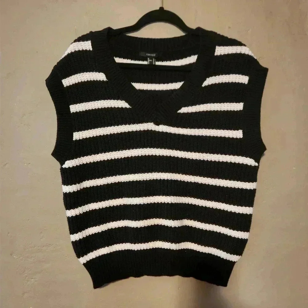 Forever 21 oversized knit vest white black stripes size XS